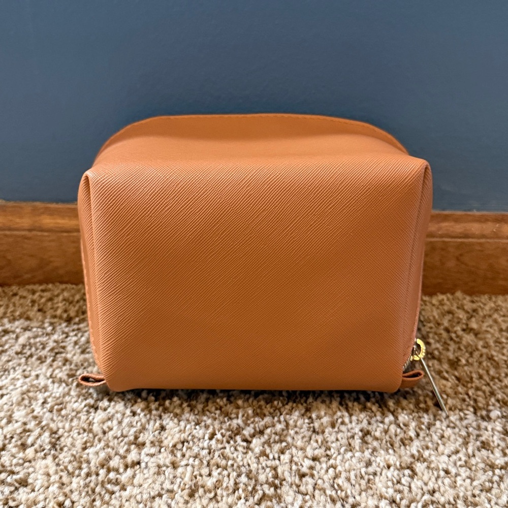 Toiletry Bags + Goodies!!! - Picture 9 of 11